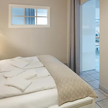Achtersteven Apartment List